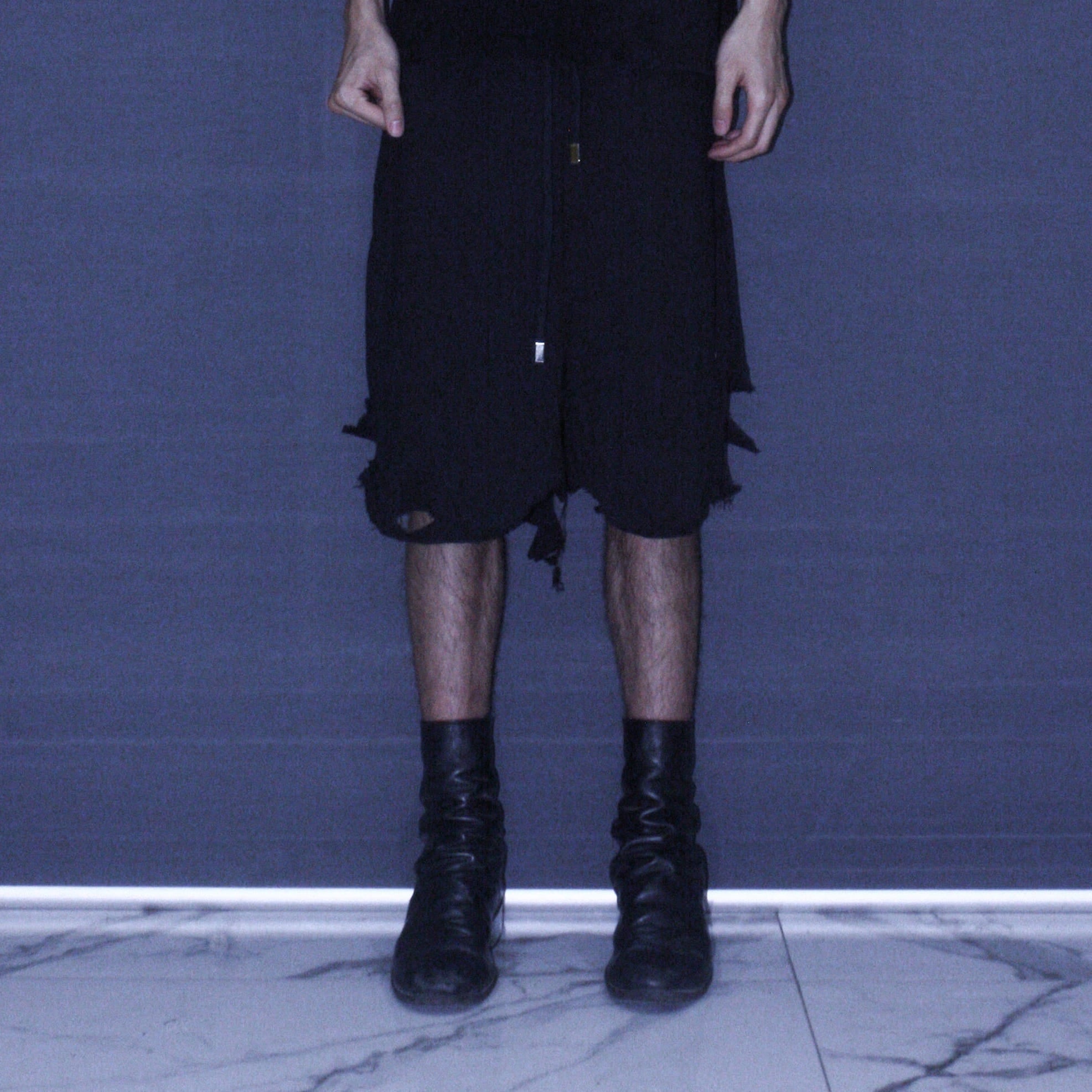 DESTROYED TERRY SHORTS