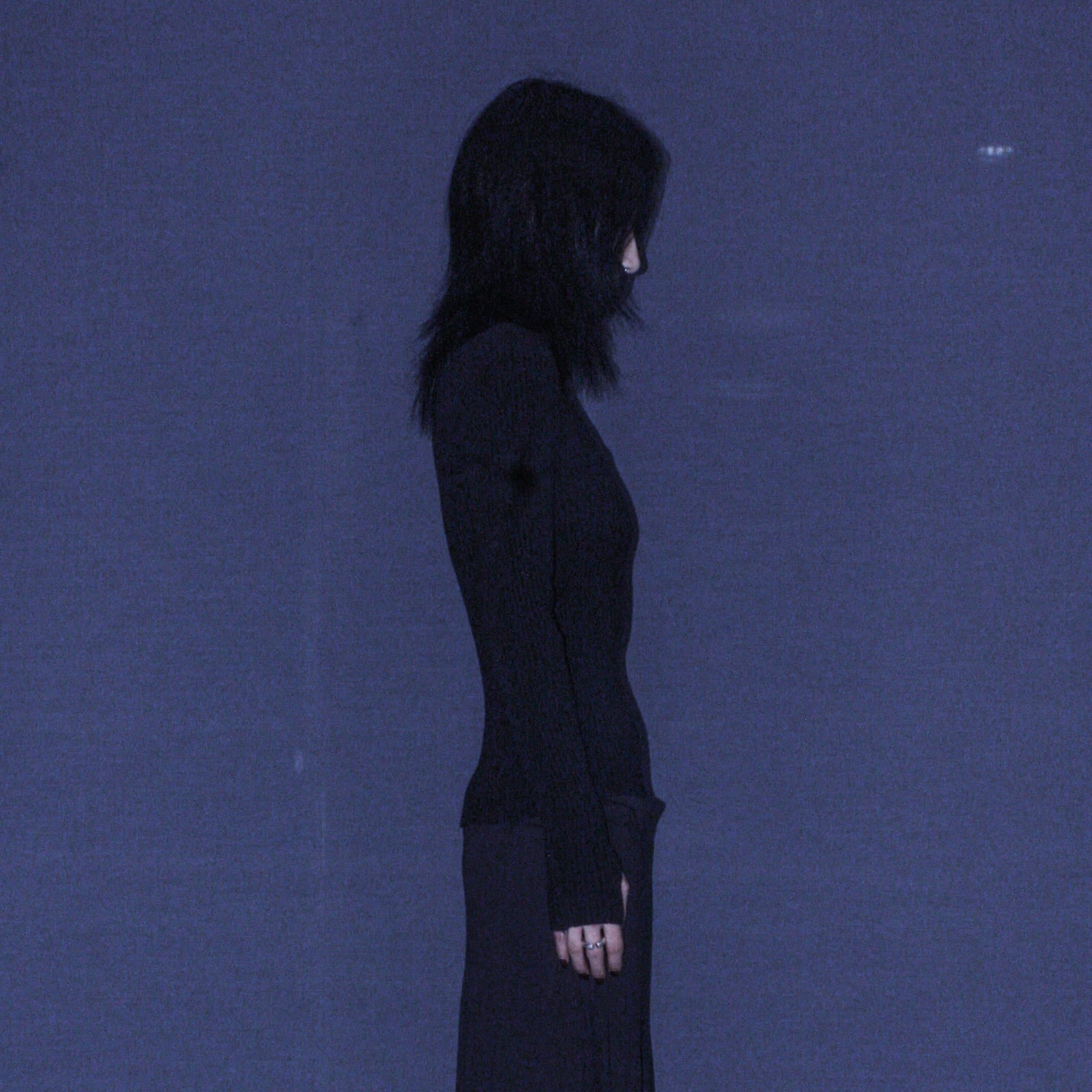 BLACK ELONGATED TURTLENECK