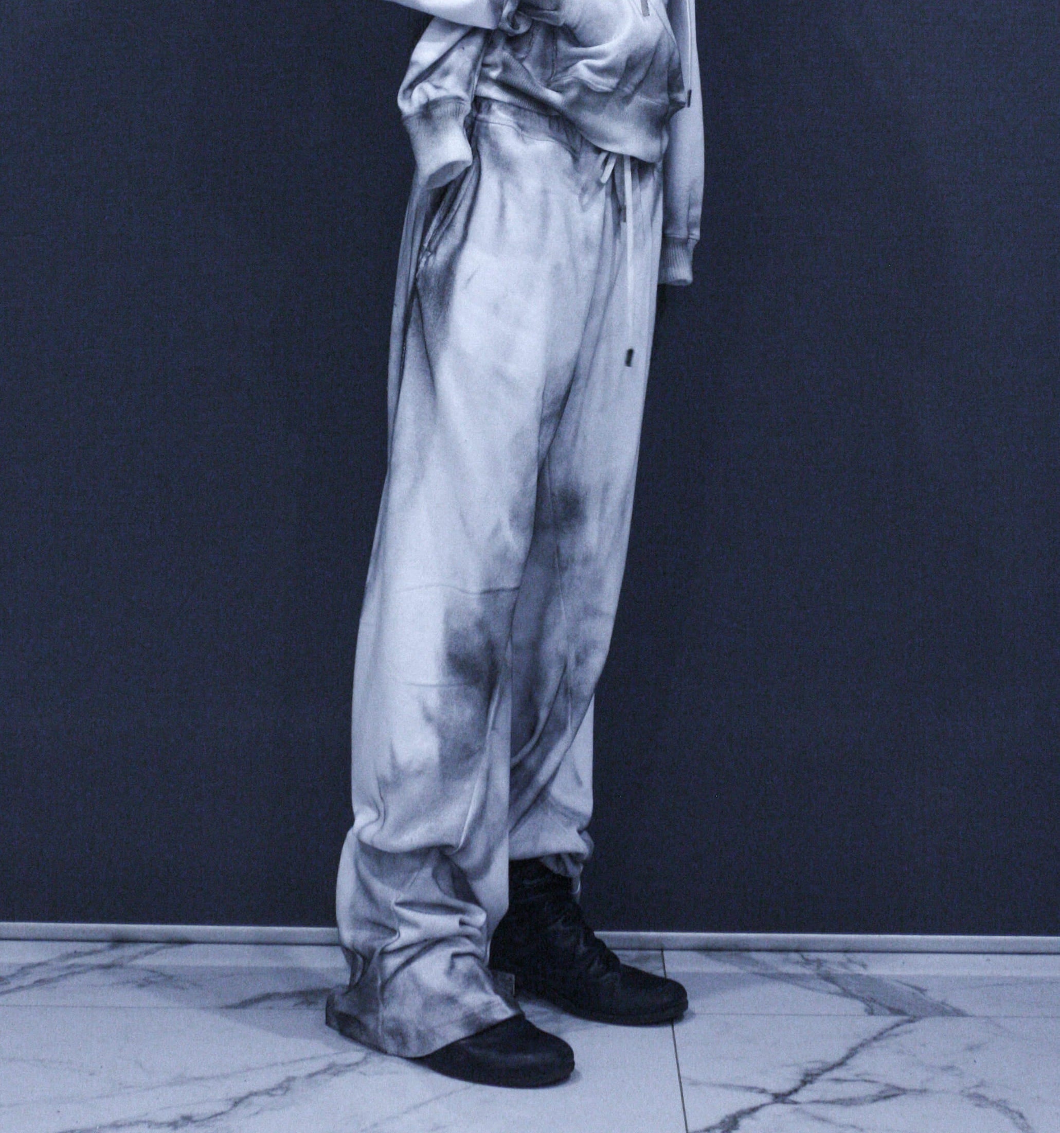 DIRTY WHITE TWISTED SWEATPANTS