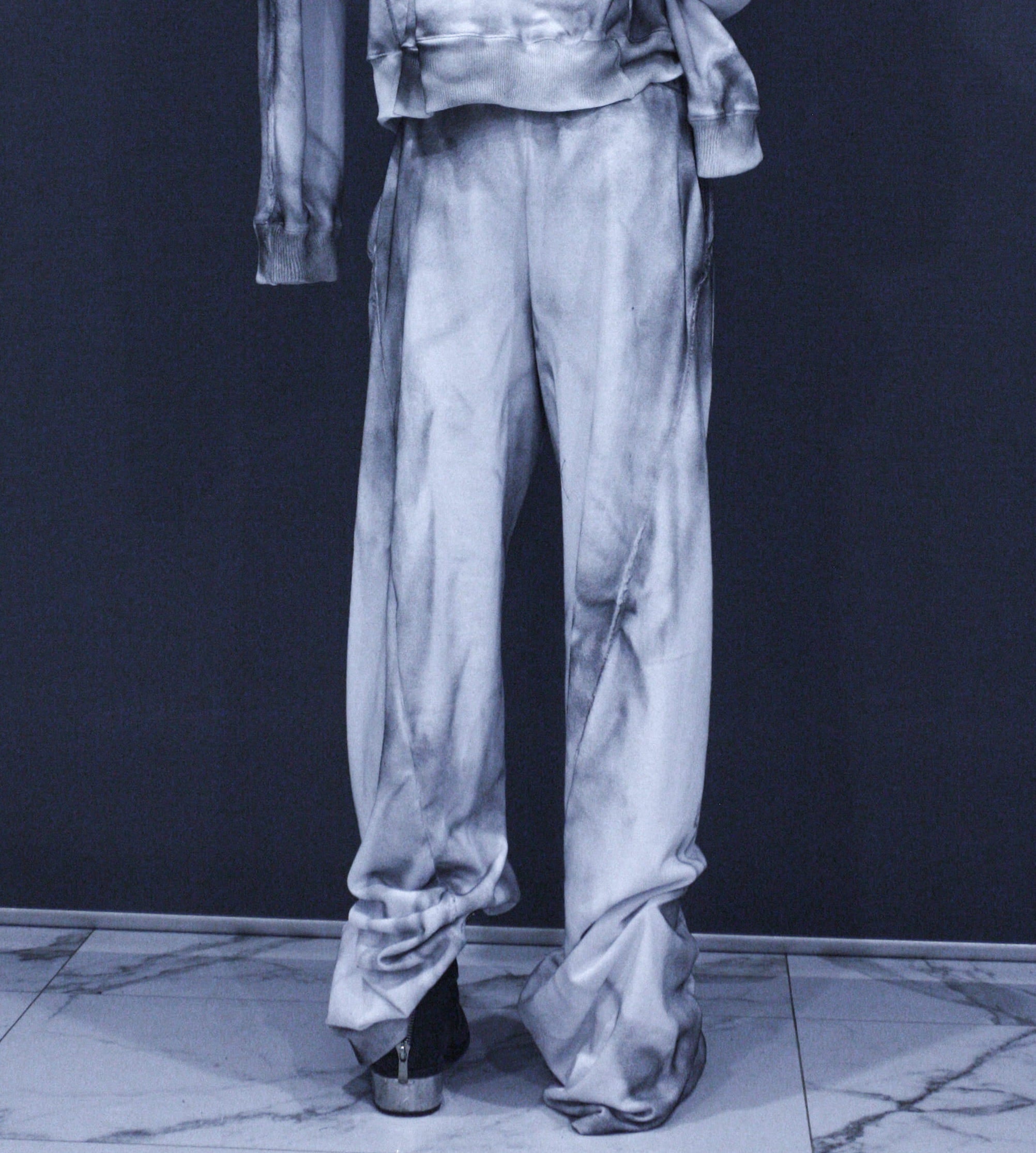 DIRTY WHITE TWISTED SWEATPANTS