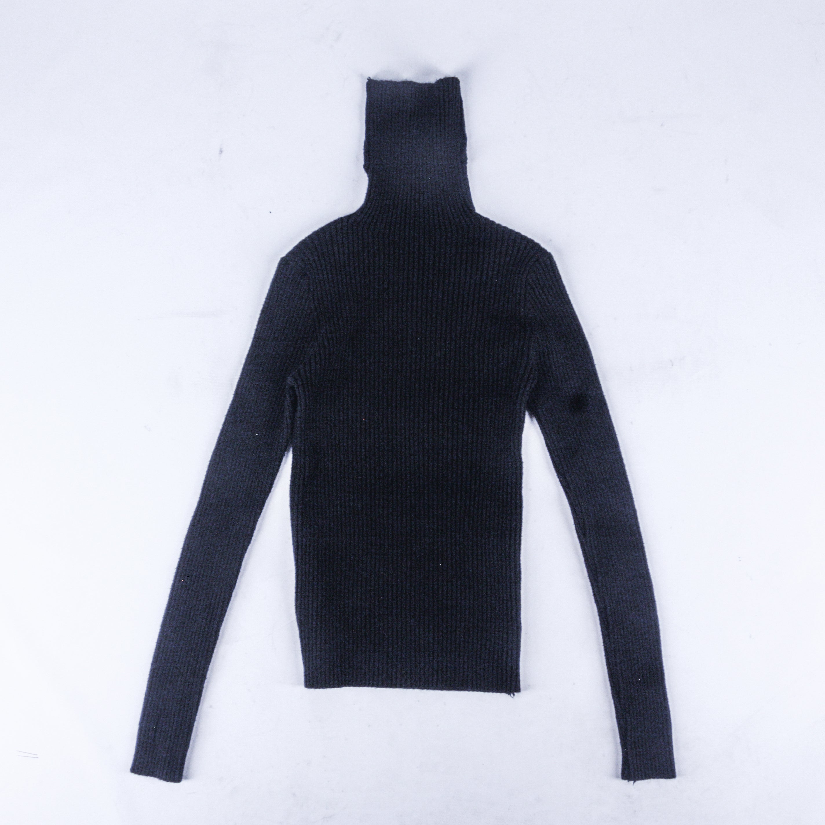 BLACK ELONGATED TURTLENECK