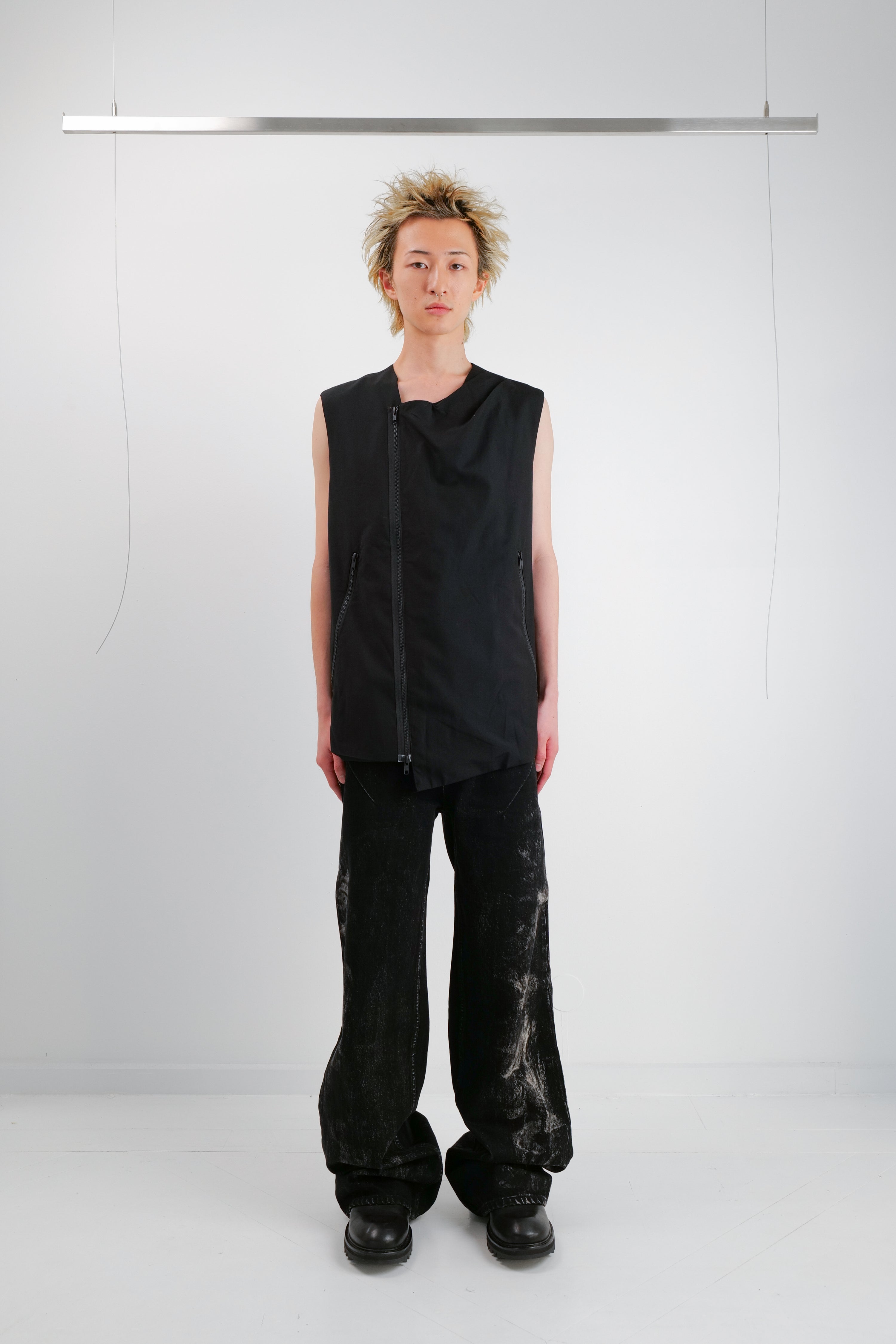 DRAPE VEST WITH ZIP