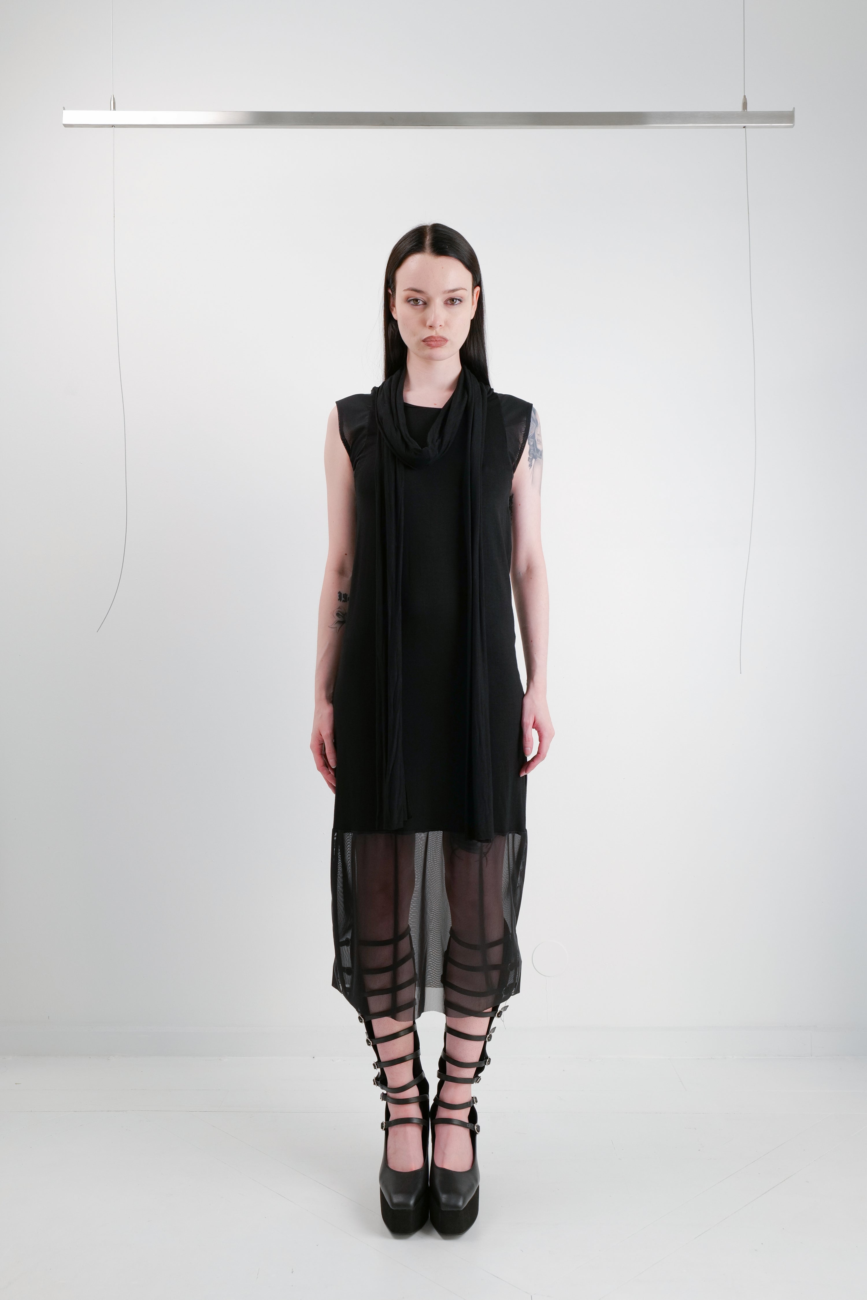 MESH JERSEY DRESS WITH A SCARFT DETAIL