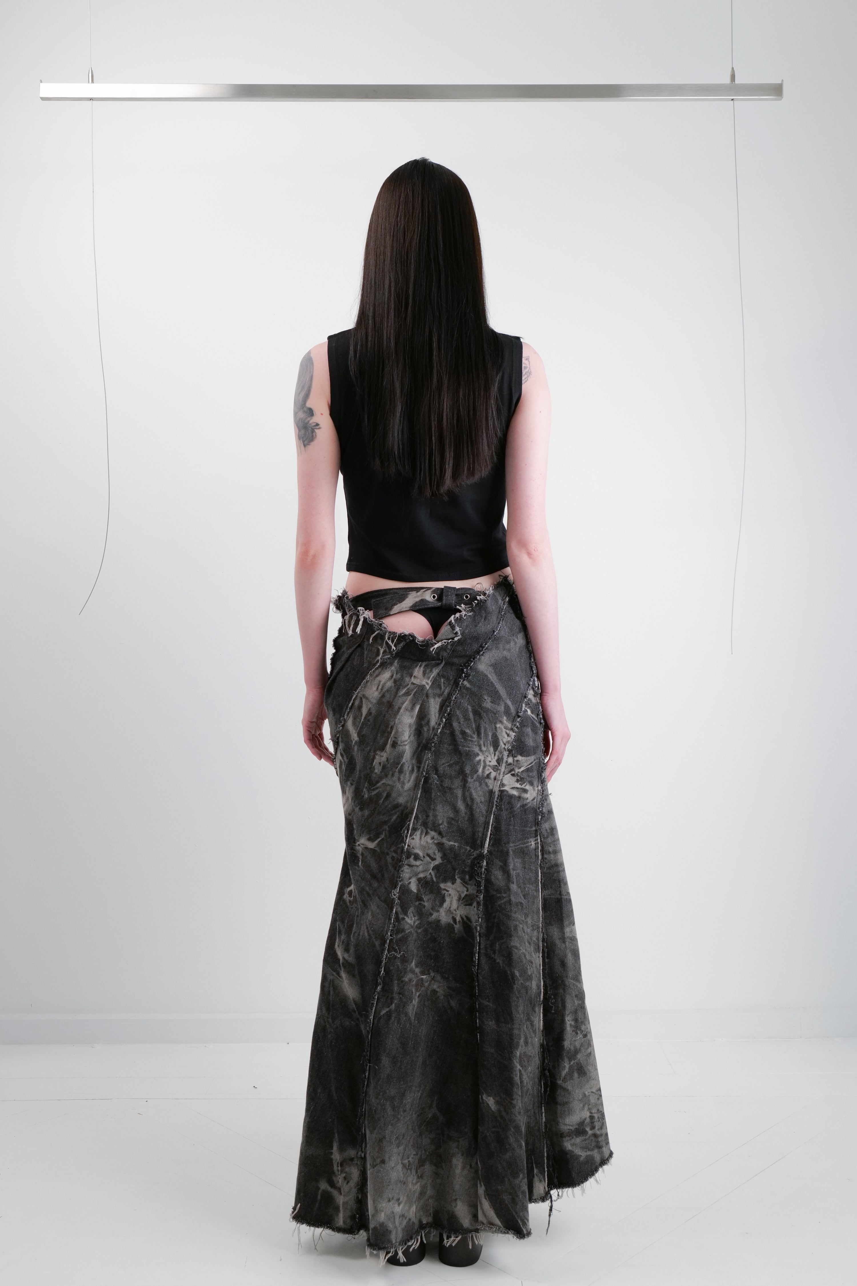 INJURY SIGI SLEEVELESS TOP