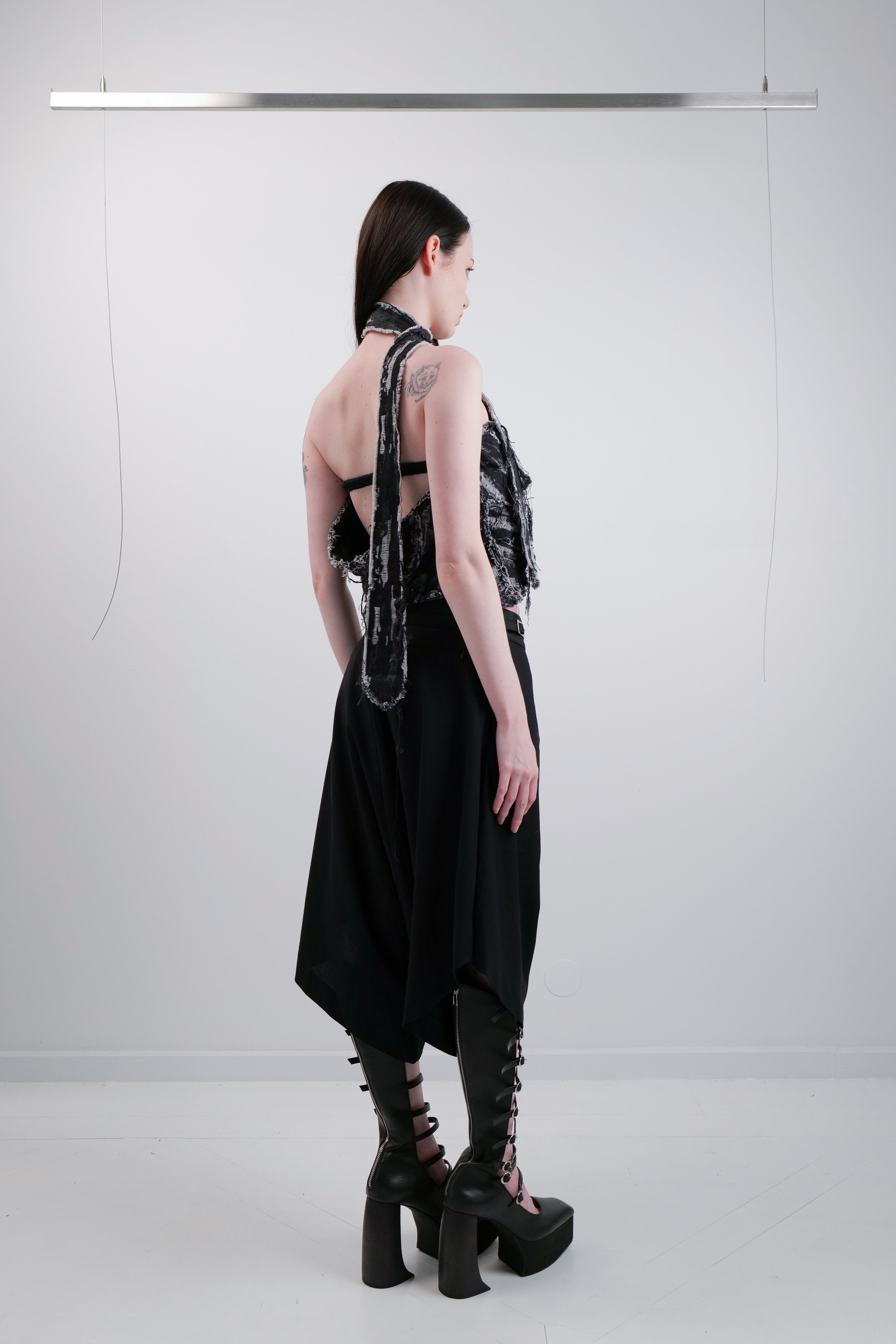 DISTRESSED DENIM TUBE TOP