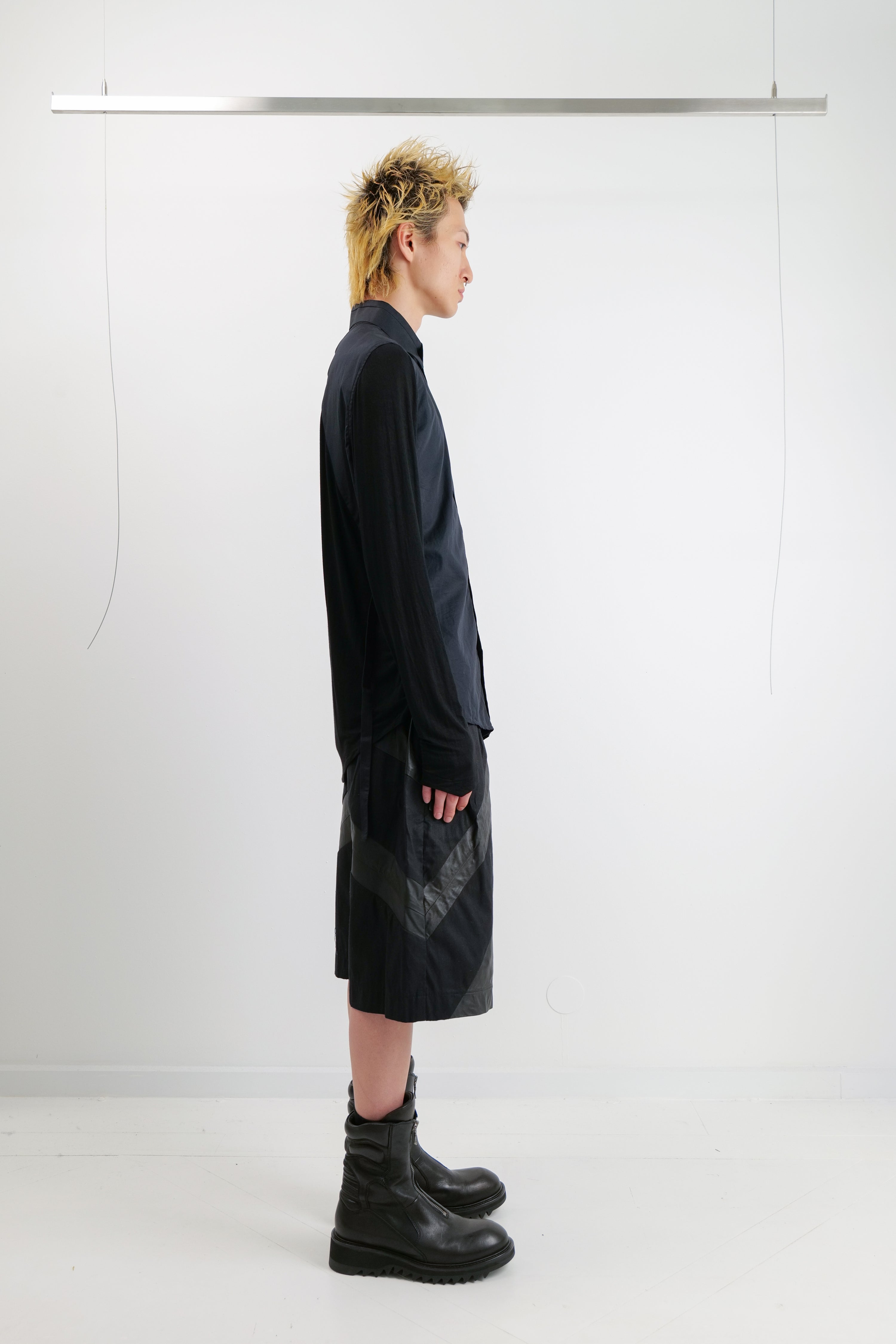 V WIDE LEATHER SHORTS