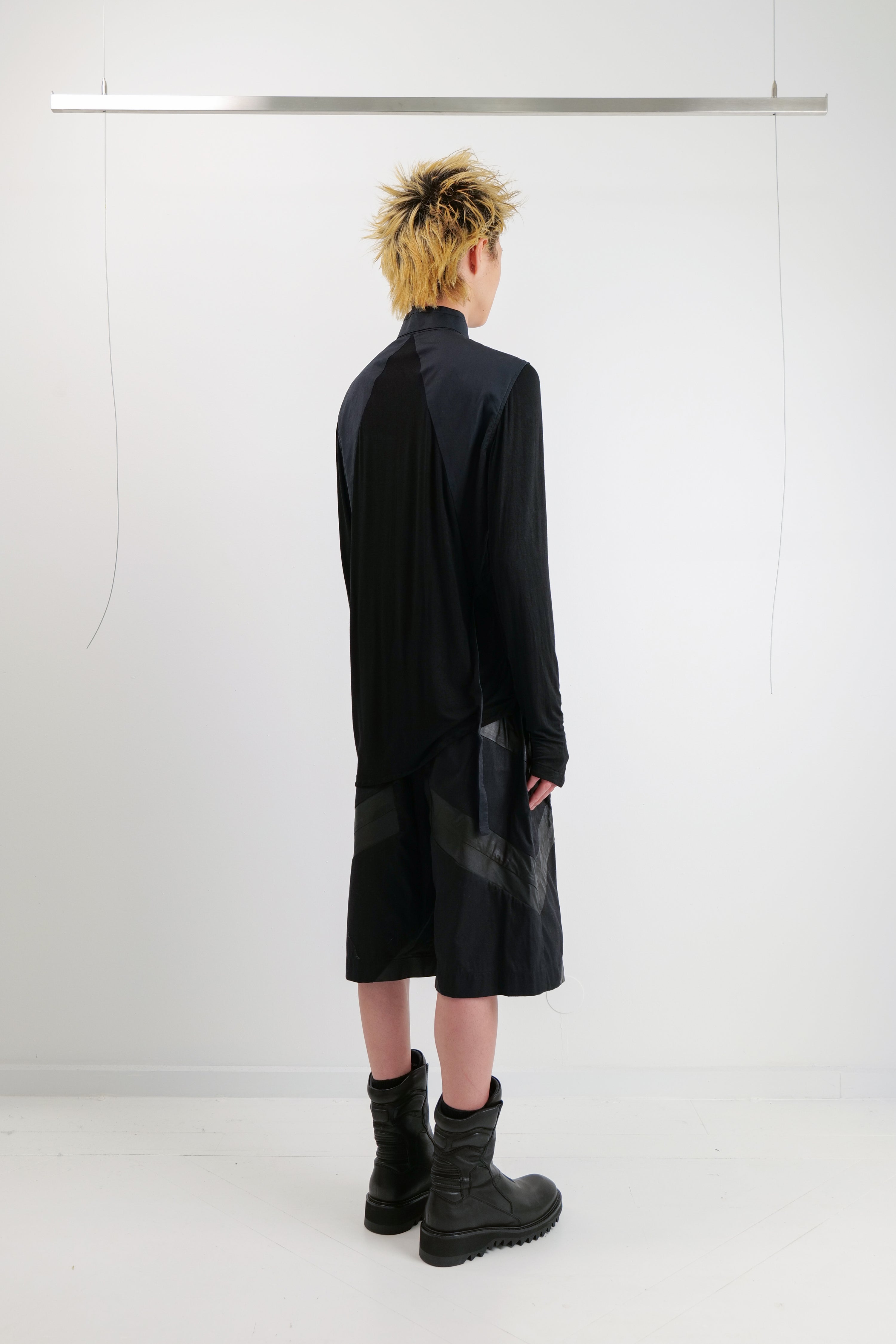 V WIDE LEATHER SHORTS