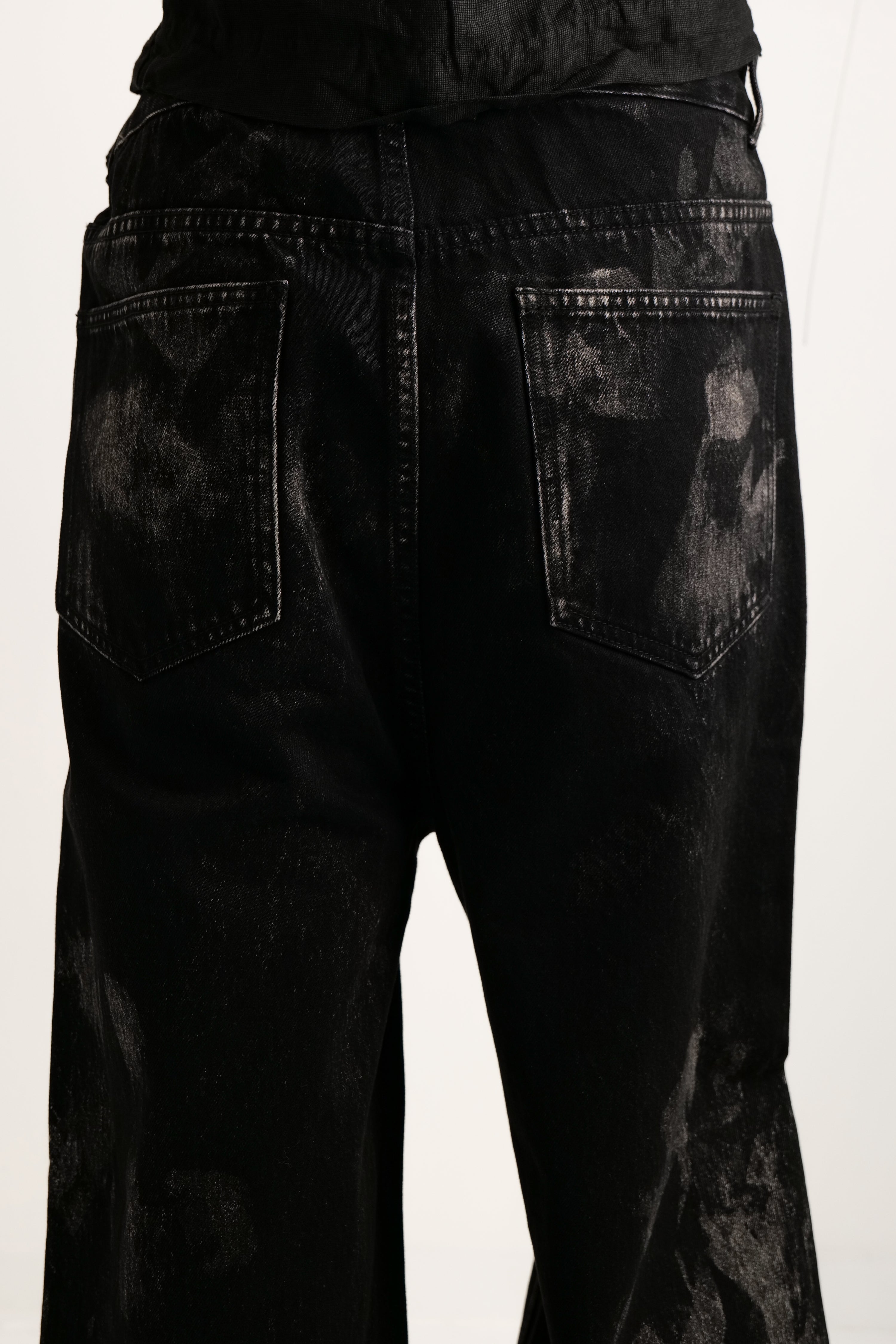 BLACK CRACK JEANS