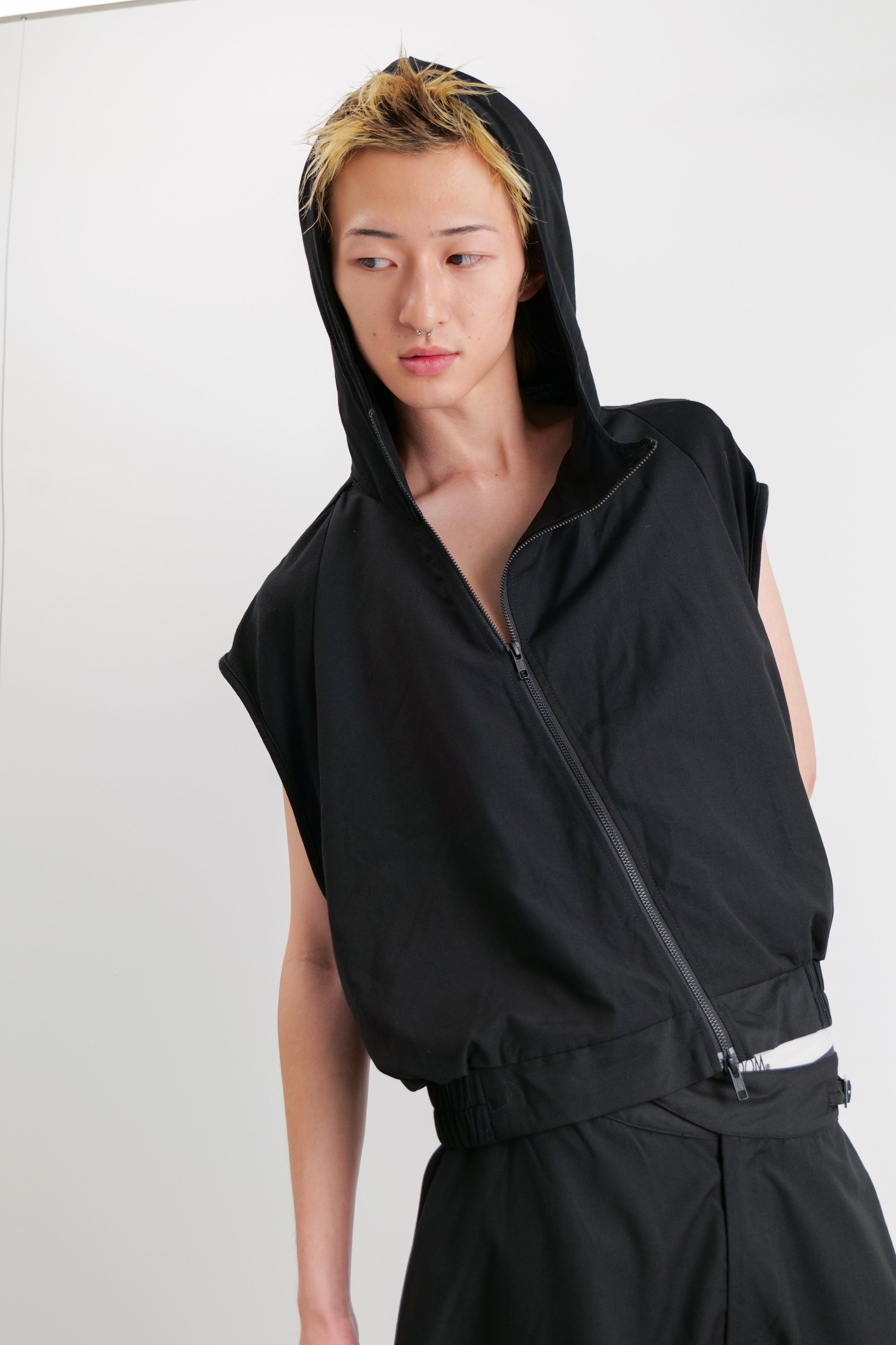 UNISEX ZIP SLEEVELESS HOODIE